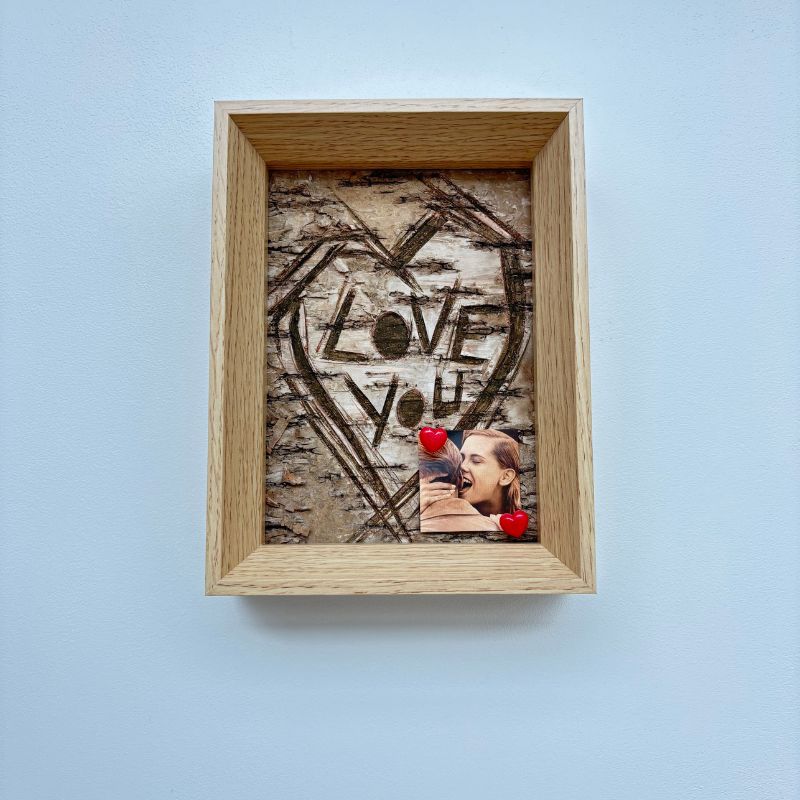 Personalized wooden photo frame — unique gift idea for mom, partner, couple, family or friend — handcrafted natural wood decor, perfect for birthday, Mother’s Day, Valentine’s Day, Christmas and special occasions
