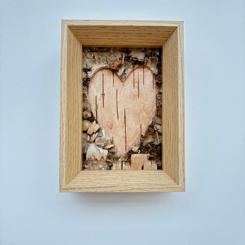 Personalized wooden photo frame — unique gift idea for mom, partner, couple, family or friend — handcrafted natural wood decor, perfect for birthday, Mother’s Day, Valentine’s Day, Christmas and special occasions
